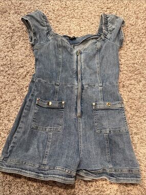 NWOT bebe Light Blue Denim Zip-Front Romper